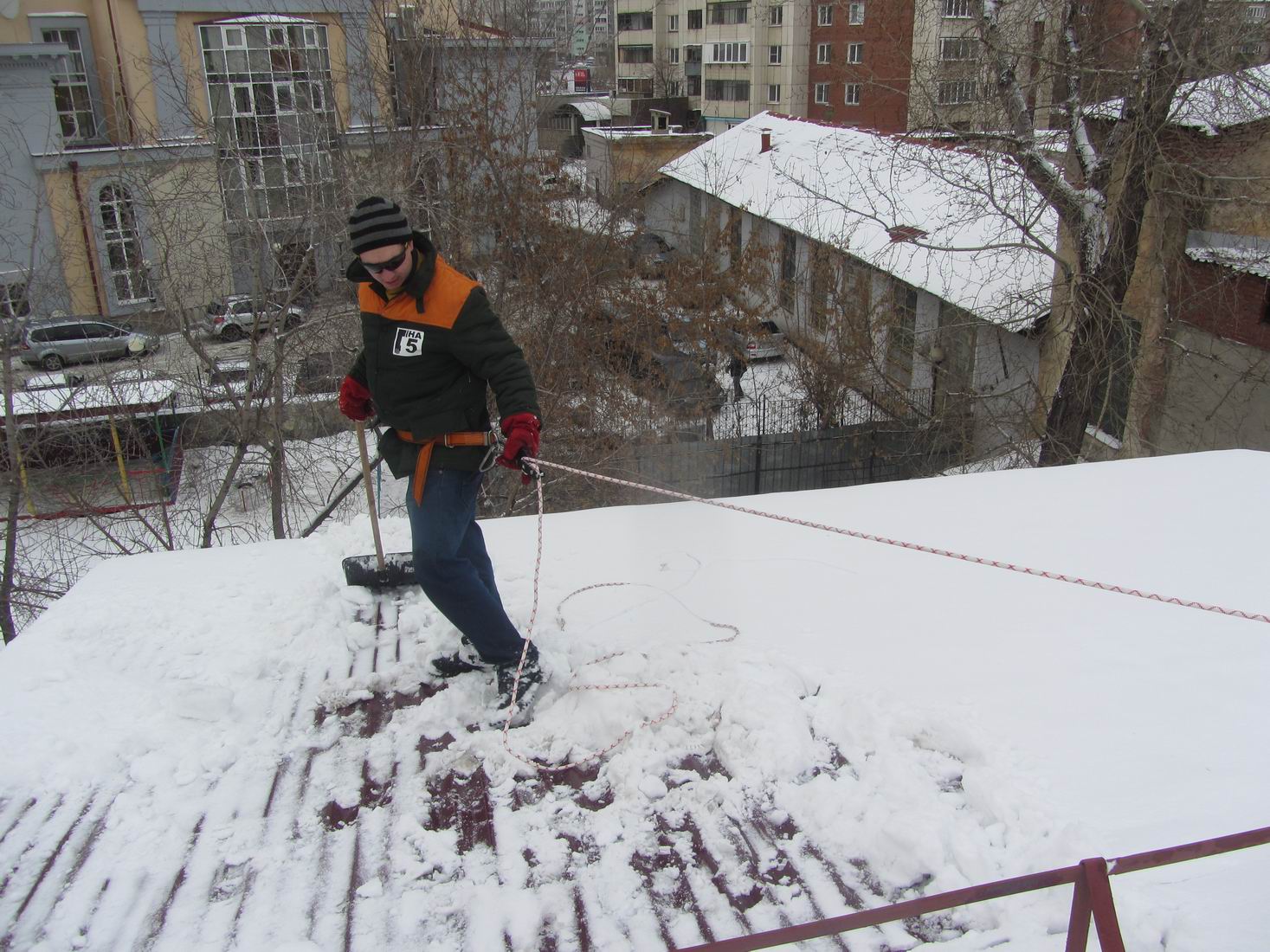 Снегорез для очистки крыши от снега